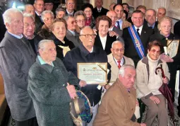 Foto di gruppo con (al centro) il sindaco Luca Gosso e l'assessore provinciale Angelo Rosso